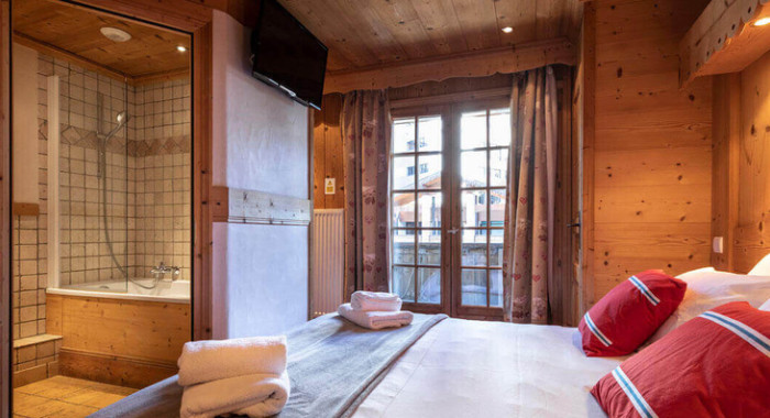 Hotel Les Cascades, Courchevel 1650 ski chalet, image 4